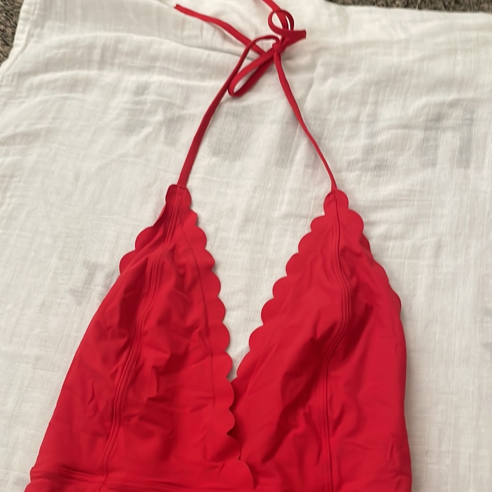 Red bikini - Picture 2 of 8